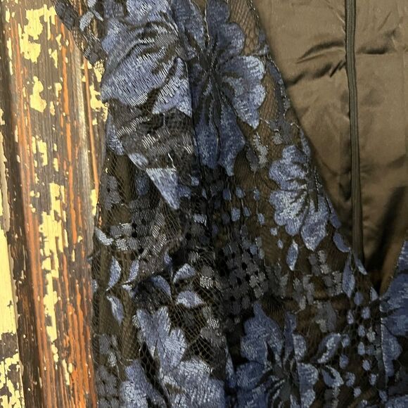 Lulu’s Lace blue and black floral long evening gown. Size Medium. Ruffle neck. - Picture 5 of 10